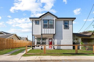 Building Photo - 323 Gabriel