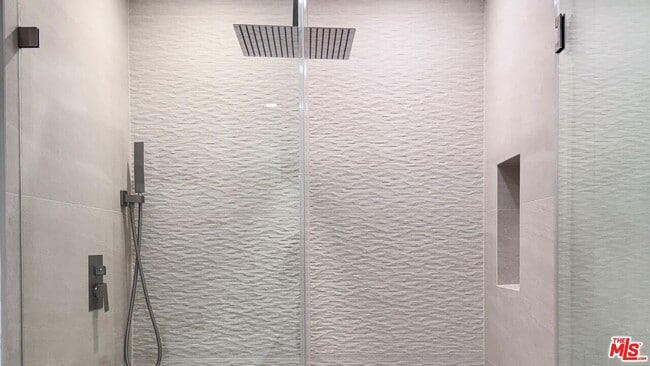 Building Photo - 414 N Palm Dr