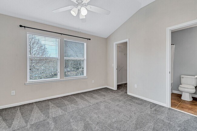 Building Photo - ***TWO WEEKS FREE*** Stylish 3BR Townhome with Garage & Walk-In Closet