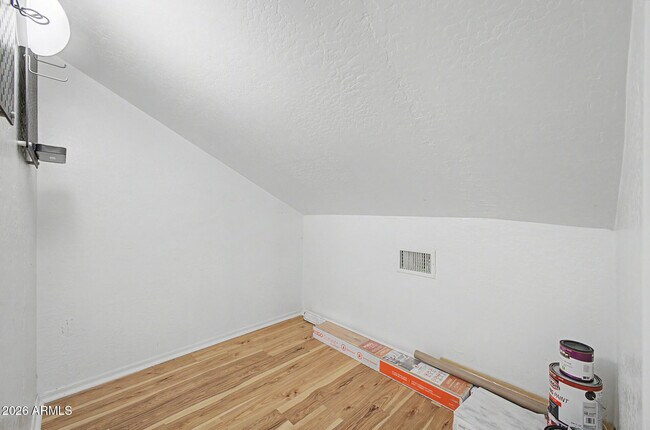 Building Photo - 2233 E Huntington Dr