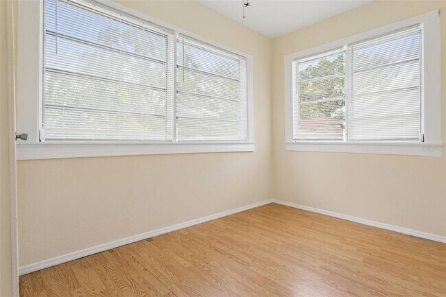 Building Photo - 1017 E 23rd Ave