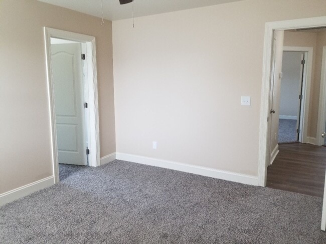 Building Photo - 806 NC-581