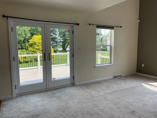 Building Photo - Luxury 3 Bedroom, 1.5 Bathroom End of Row ...