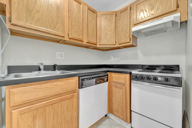 Building Photo - Stunning 1 Bed / 1 Bath Capitol Hill condo