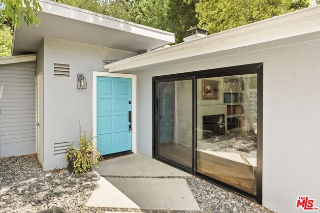 Building Photo - 3744 Buena Park Dr