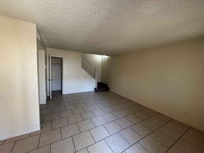 Building Photo - Maryvale 2 bedroom townhome