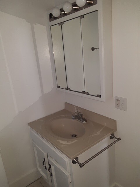 Building Photo - 23 W Main St