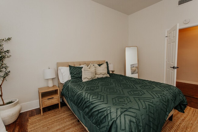 Building Photo - 3728 Homan Ave