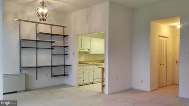 Building Photo - 10401 Grosvenor Pl