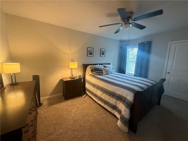 Building Photo - 5639 Parkview Ln
