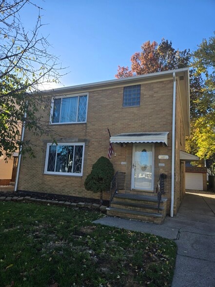 8221 Pelham - 8221 Pelham Dr