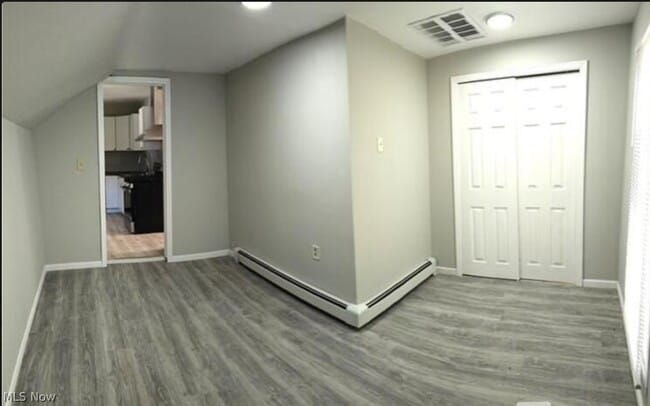 Building Photo - 3010 Daisy Ave