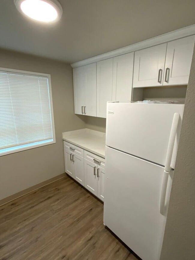 Building Photo - Sumner Townhome Duplex W/D w/ 1 car carport FREE JAN