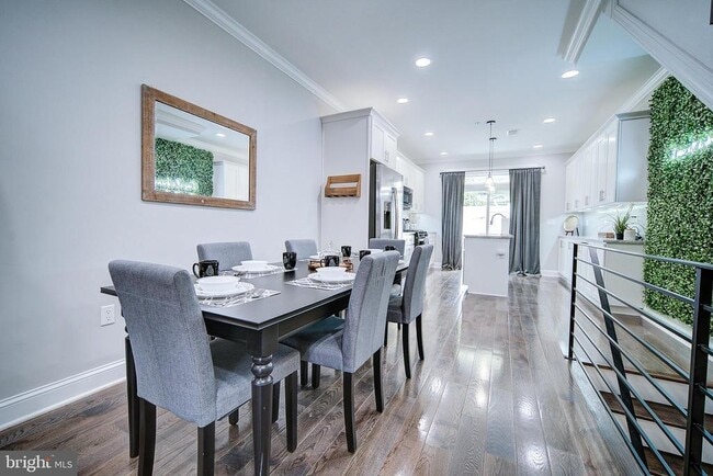 Building Photo - 1513 S Lambert St