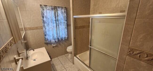 Building Photo - 445 Minton Pl