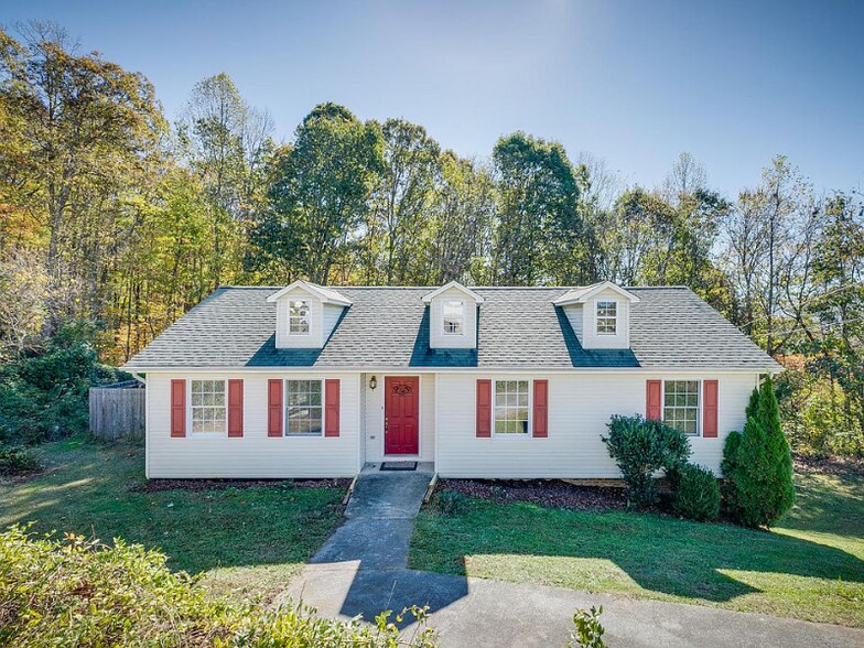 Primary Photo - 1121 Faye St