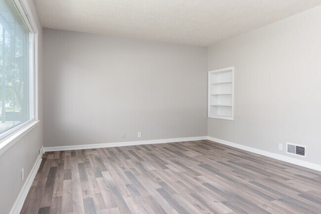 Building Photo - Spacious and Updated 4-Bedroom Home Near Field Club!