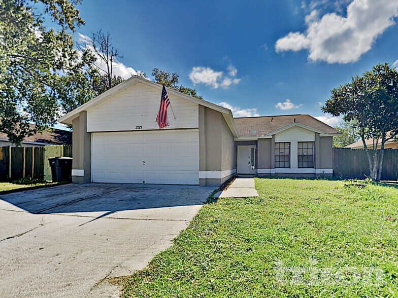 Building Photo - 2025 Helm Ln
