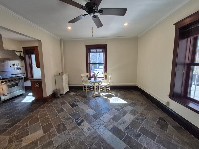Building Photo - 1311 Yale Pl