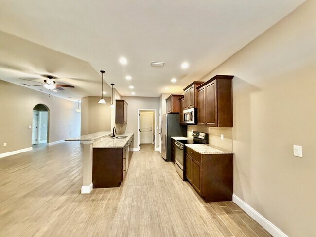 Building Photo - 131 Fetting Ave