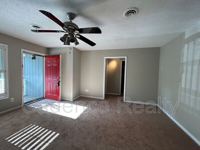 Building Photo - 4194 Spirea Dr
