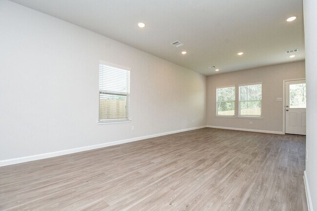 Building Photo - 16493 Moss Ln