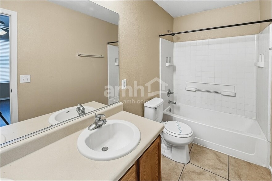 Building Photo - 494 W Great White St