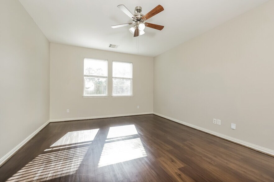 Building Photo - 2818 Mesquite Ridge Dr