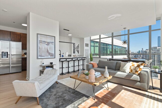 Building Photo - 365 N Halsted St