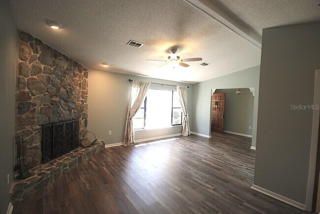 Building Photo - 33 Felter Ln
