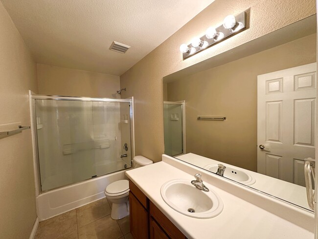 Building Photo - BEAUTIFUL 2 STORY HOME WITH HARDWOOD FLOORING! 3 BED 2 BATH, MASTER BEDROOM HAS ITS OWN PRIVATE B...