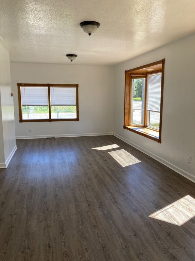 Building Photo - 2432 S 5th St W