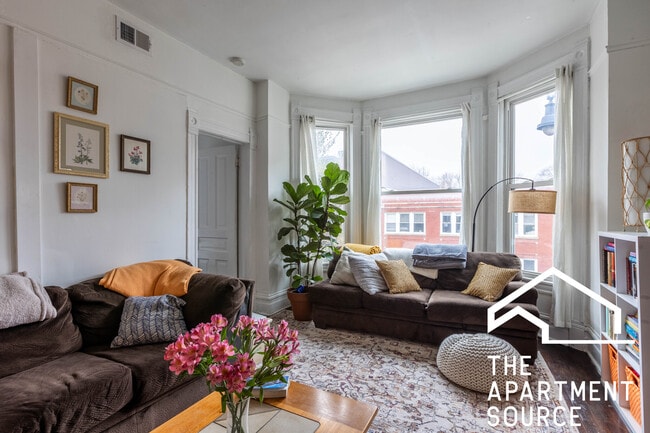 Building Photo - 2465 N Lincoln Ave