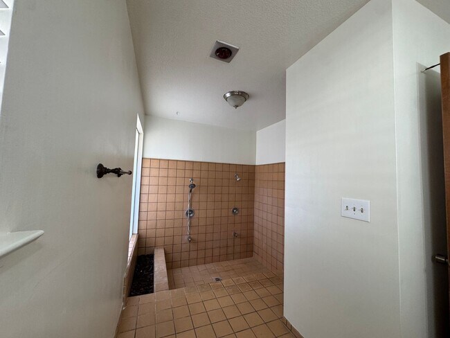Building Photo - 657 W Escalon Ave