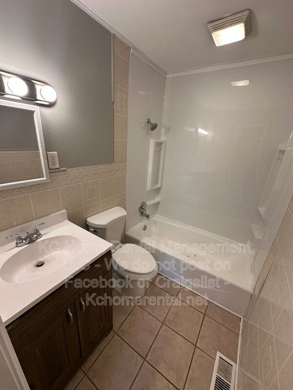 Building Photo - 15315 Fuller Ave