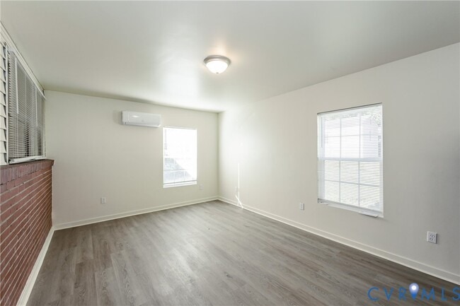 Building Photo - 2604 Sunnybrook Rd