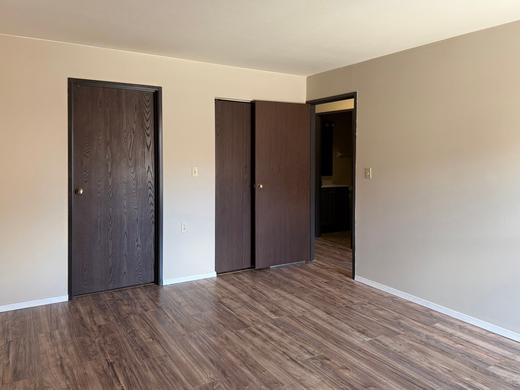 Building Photo - 9028 N Park Plaza Ct