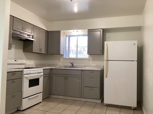 Building Photo - 516 W Murray Ave