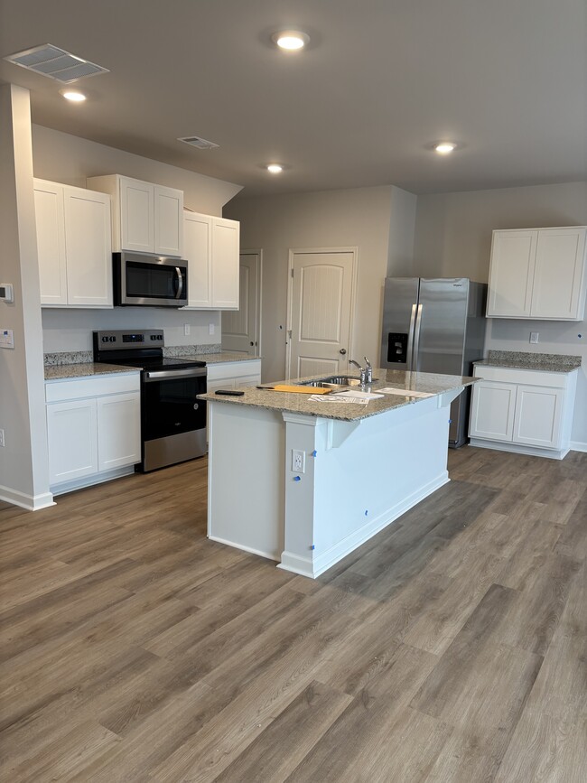 Building Photo - 71 Deerberry Dr