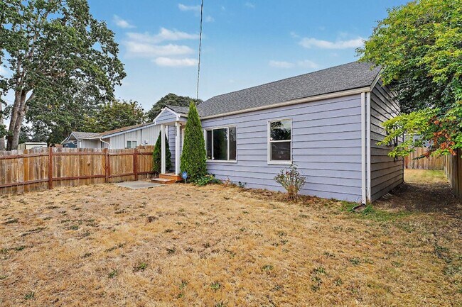 Building Photo - 14917 W Thorne Ln SW