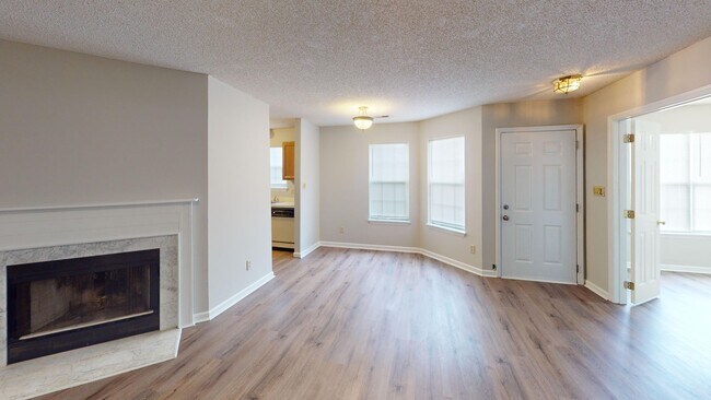 Building Photo - Charming one-story 1st level end unit condo