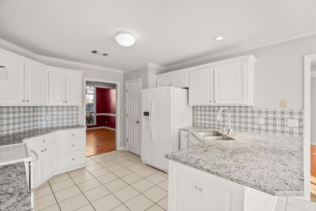 Building Photo - 12711 Misty Creek Dr