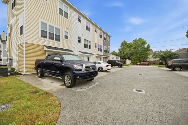Building Photo - 909 Baltic Ave