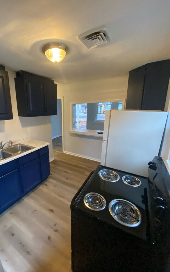 Building Photo - 3411 McCormick Ave