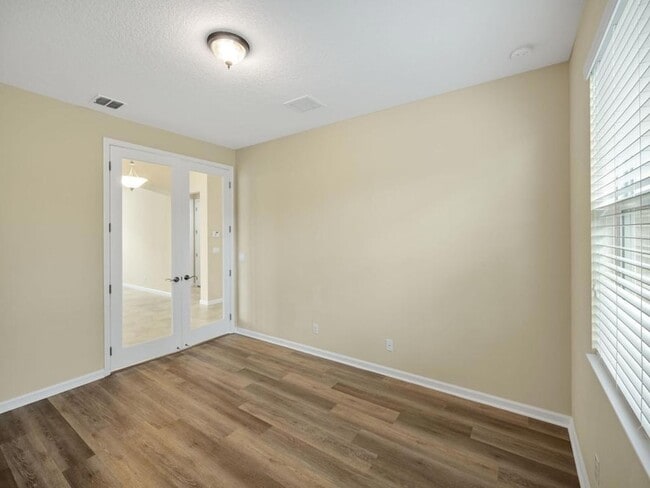 Building Photo - 12190 SW Bennington Cir