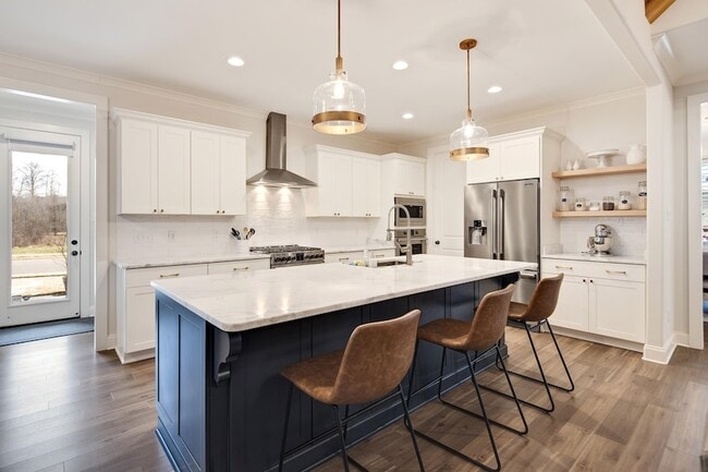 Building Photo - 1385 Belfair Dr