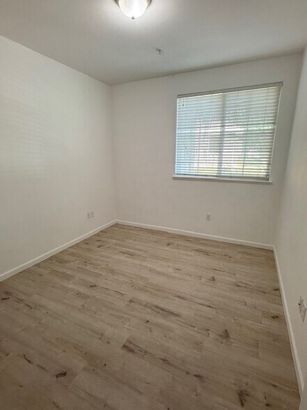 Building Photo - 1360 Shady Ln