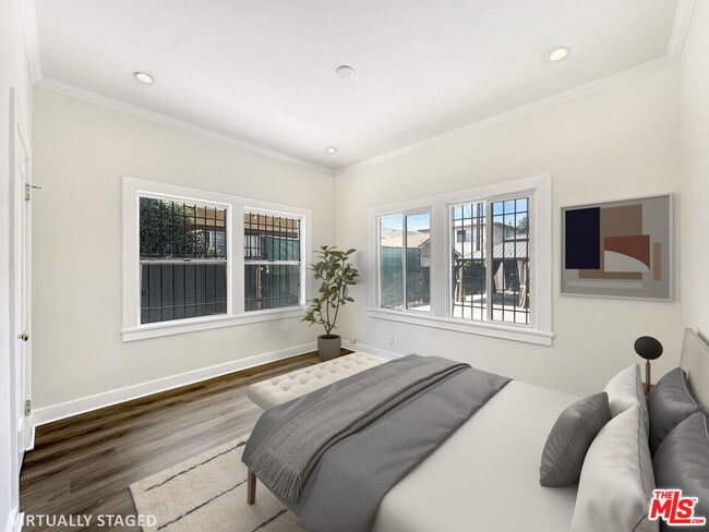 Building Photo - 2929 1/2 S Budlong Ave