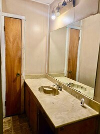 Building Photo - 860 Bingman Dr