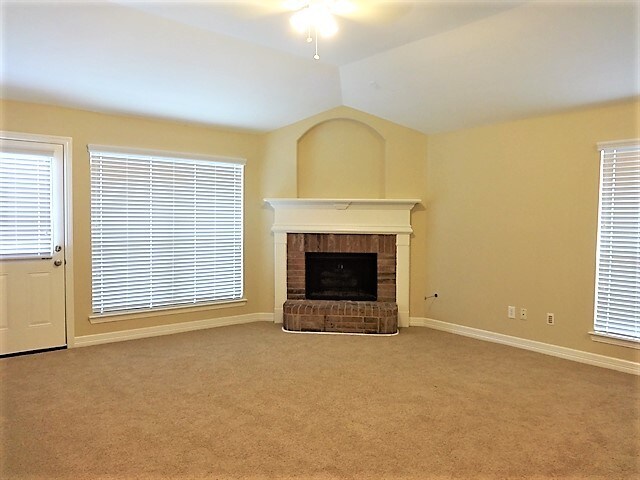 Building Photo - 19072 Hammer Ln